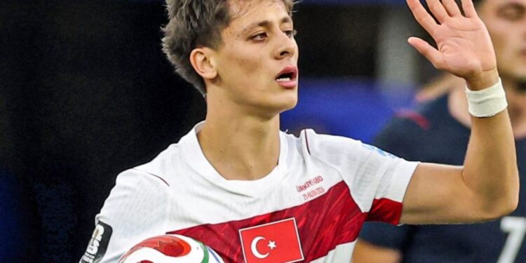 Turqia mbyll Botërorin me një fitore prestigjoze, surprizon SHBA-në me gol në minutën e 98-të