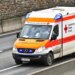 Vagonët e trenit dalin nga shinat dhe bien nga ura në Mynih, një i plagosur rëndë