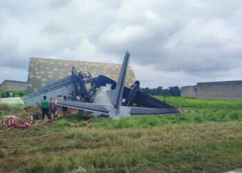 Video: Avioni i Forcave Ajrore Indiane rrëzohet gjatë tentativës për t’u ulur, dyshohet se piloti ka vdekur