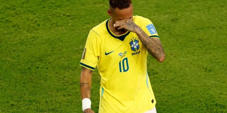 Video/ I gjithë stadiumi në këmbë: Momenti kur Neymar rikthehet në fushë me Brazilin, ylli i Santosit përlotet
