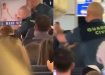 Video: Pasagjeri i dehur dhunon oficerin që ndërhyri për të qetësuar çiftin, kaos në fluturimin drejt MB-së