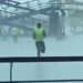 Video/ Skena kaotike në aeroportin e Delhit, stuhia dëmton tre avionë; punonjësit vrapojnë për të shmangur tragjedinë