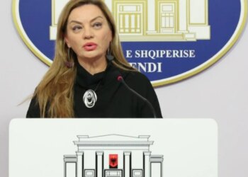 Vokshi i kërkon kryeparlamentarit Niko Peleshi që Rama dhe ministrat të raportojnë në Kuvend për konferencën në Bruksel