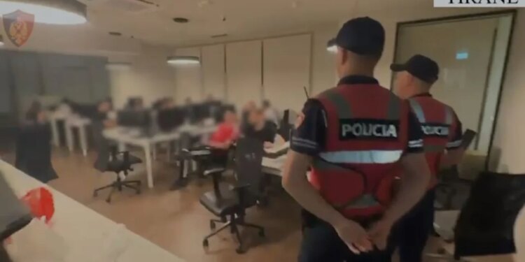 Zbulohet një call center në kryeqytet; arrestohen në flagrancë 4 organizatorë, 49 punonjës nën hetim