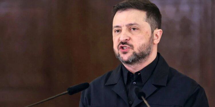 Zelensky konfirmon sulme natën në Rusi: goditën bazë ushtarake dhe magazinë nafte; çdo padrejtësi do të marrë përgjigje