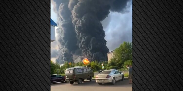 Zelensky publikon video të sulmeve me dronë ukrainas në Rusi; goditen objekte të naftës dhe industrisë ushtarake