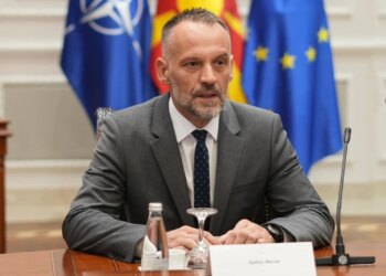 Zëvendëskryeministri i Maqedonisë së Veriut jep dorëheqje pas debatit për mungesat e tij të gjata në punë