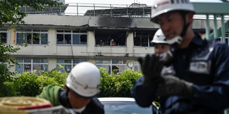 Zjarr i madh në shkollë në Tokio, nxënës dhe mësues evakuohen