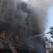 Zjarr masiv në ndërtesë në Indi; pamje shokuese të njerëzve që hidhen, të paktën 15 humbin jetën (Video)