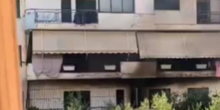 Zjarr në një apartament në Vlorë, dyshohet shkëndijë elektrike