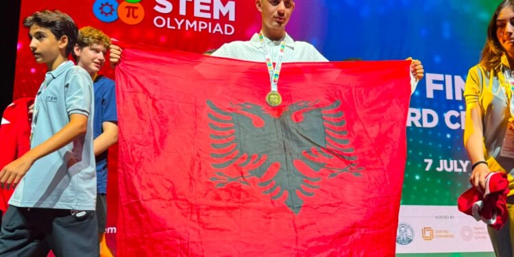 15-vjeçari nga Cerriku, Loris Qosja, fiton Olimpiadën Ndërkombëtare të Matematikës dhe shkëlqen në SHBA