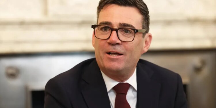 24 orët e para të Andy Burnham si kryeministër: shkarkimet, surprizat e kabinetit dhe politikat