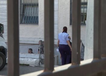 36-vjeçari, i përfituar nga amnistia, vodhi lokalin në Lushnjë dhe vuri flakën një ditë pas daljes nga burgu