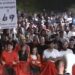 39 ditë protestë në Tiranë: tubues me pankarta dhe thirrje kundër klasës politike marshojnë pas fjalimeve të Kryeministrisë