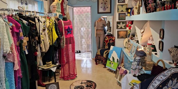 40 vite artizanat, mjeshtrja që hapi atelienë në Korçë synon të mbajë gjallë zanatet tradicionale
