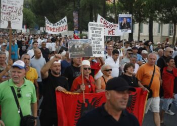 51 ditë tubim në kryeqytet: Protestuesit grumbullohen në shesh, pritet marshim drejt Kryeministrisë