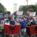 62 ditë tubimesh në vend, protestuesit mbajnë fjalimet përpara Kryeministrisë