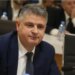 Adnan Xholi dorëzon kandidaturën për Prokuror të Përgjithshëm, i pari në garë