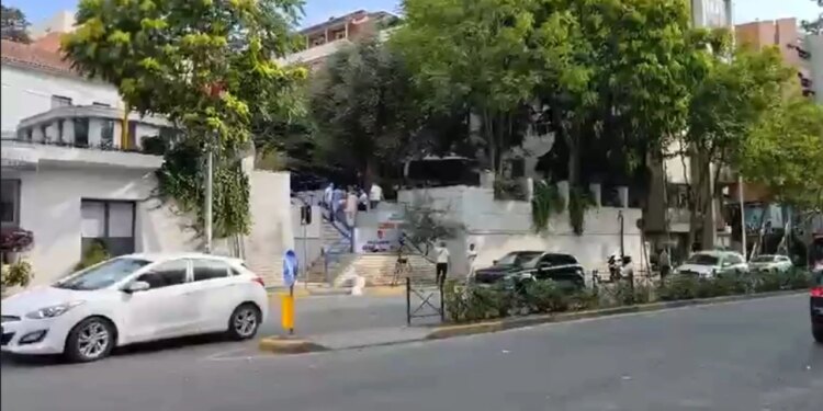 Aksi i Rrugës së Dibrës lirohet pas mbi 5 orë bllokimi nga protestuesit; të shoqëruarit ende në qeli
