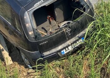 Aksident fatal në rrugën Çermë-Divjakë: përplasje kokë më kokë, 39-vjeçari vdes, 5 të plagosur