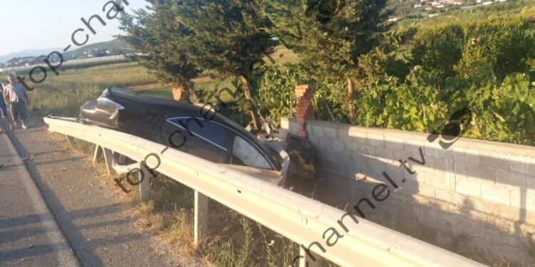 Aksident i rëndë në Cërrik: Dy automjete përplasen kokë më kokë, dyshohet për dy viktima