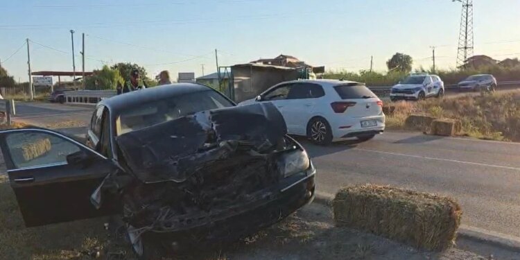 Aksident i rëndë në aksin e vjetër Fier–Vlorë, BMW përplaset me kamionçinën, pasagjeri plagoset
