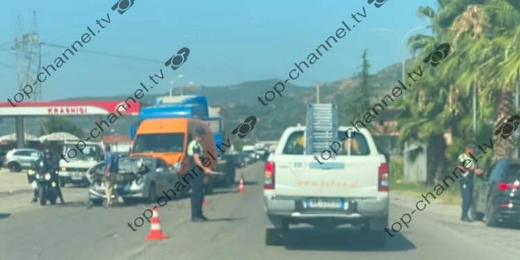 Aksident në aksin Elbasan-Tiranë: tre automjete përplasen, policia në vendngjarje