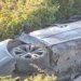 Aksident në aksin Levan-Tepelenë: Makina përmbyset anash rrugës, drejtuesi plagoset rëndë