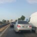Aksident në autostradën Lushnjë–Fier: dy automjete përplasen pranë Pushimit të Shoferit, një i plagosur