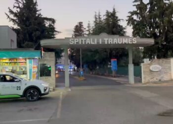 Aksidenti tragjik i autobusit në autostradën Durrës-Tiranë, nënë e bijë dërgohen në Greqi për ndihmë më të specializuar