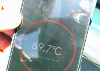Alarmi i kuq në SHBA: plastika e ulëseve zien në 70°C, 'ferri' pret tifozët e Francës dhe Paraguajit
