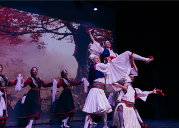 Ansambli kombëtar performoi në Londër për herë të parë pas 70 vitesh në një skenë britanike të njohur