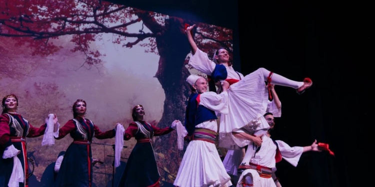 Ansambli kombëtar performoi në Londër për herë të parë pas 70 vitesh në një skenë britanike të njohur