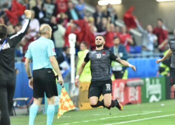 Armando Sadiku rrëfen karrierën e tij të shkëlqyer, nga klubet deri tek kombëtarja