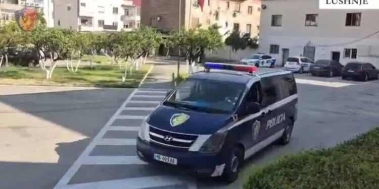 Arrestohet 36-vjeçari në Lushnjë pas vjedhjes së parave dhe laptopit dhe djegies së biznesit