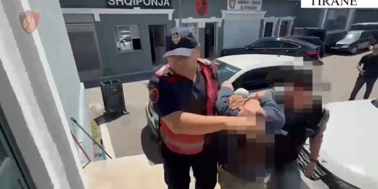 Arrestohet 38-vjeçari në Mëzez, iu gjet kokainë në makinë