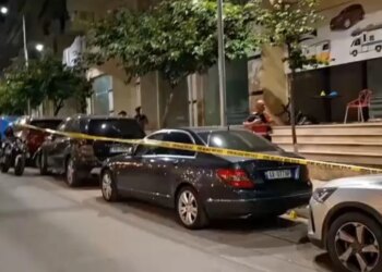 Autorët që plagosën 50-vjeçarin në Sarandë u larguan me motor drejt varrezash, humbën gjurmët; nisën kontrollet detare