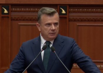 Balla ironizon PD: Dihet pse nuk erdhën sot në Kuvend; janë shumë qesharakë, gjetën armik të Shqipërisë