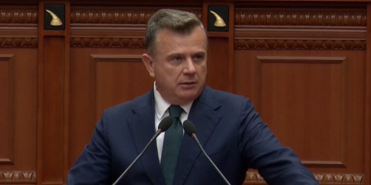 Balla ironizon PD: Dihet pse nuk erdhën sot në Kuvend; janë shumë qesharakë, gjetën armik të Shqipërisë
