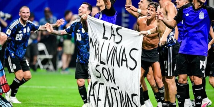 Banderola politike e Argjentinës sjell FIFA-në mbi Lo Celso, Otamendi dhe Martinez — a do t’i kushtojë finalen?