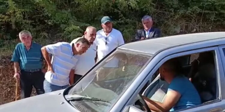 Banorët e Mafsheqit të Krujës braktisin fshatin prej rrugës; vështirësi për të arsimuar fëmijët