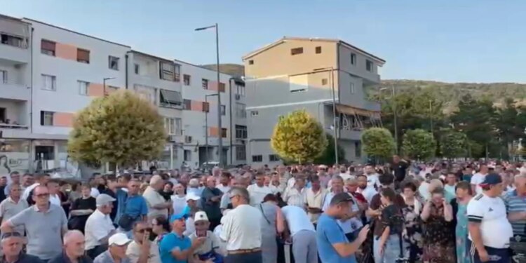 Banorët nuk duan bashkimin me Librazhdin; në Prrenjas organizohet protestë kundër reformës territoriale