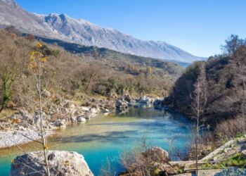 Banori shpëton një turiste 10-vjeçare nga mbytja në lumin Vjosa në Këlcyrë