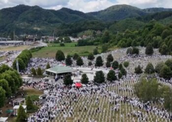 Bota të mos harrojë: Masakra e Srebrenicës, mijëra nisin Marshimin e Paqes