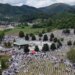 Bota të mos harrojë: Masakra e Srebrenicës, mijëra nisin Marshimin e Paqes