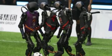 Botërori i robotëve: humanoidët me inteligjencë artificiale zbresin në fushë dhe synojnë kampionët e FIFA-s