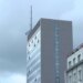 Britania kritikon Kosovën për refuzimin e rikthimit në punë të serbëve; britanikët: Jemi të shqetësuar
