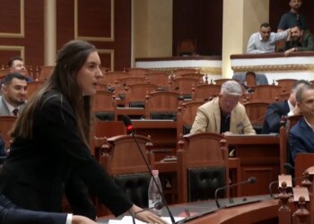 Caushi akuzon Berishën për dezinformim: Më shiko në sy Sali; gënjeve për shtëpinë, kam firmosur vetëm për…