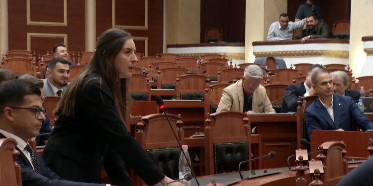 Caushi akuzon Berishën për dezinformim: Më shiko në sy Sali; gënjeve për shtëpinë, kam firmosur vetëm për…