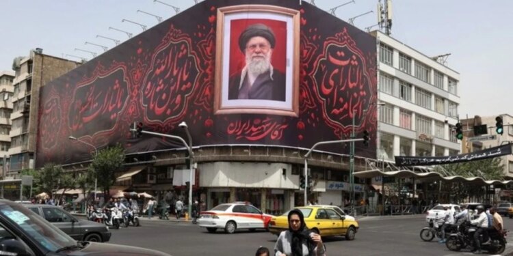 Ceremonia përkujtimore para funeralit të Khameneit; masa të rrepta sigurie dhe mobilizim masiv paralizojnë qytetet kryesore iraniane